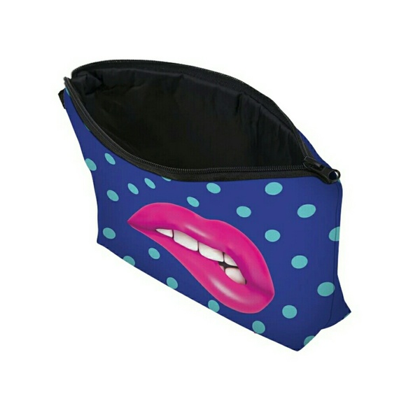 New Sexy Pink Biting Lip Make-up Bag - Picture 2 of 2